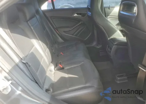 2015 Mercedes-Benz Cla 250 z USA, uszkodzony, nr VIN WDDSJ4EB0FN275053